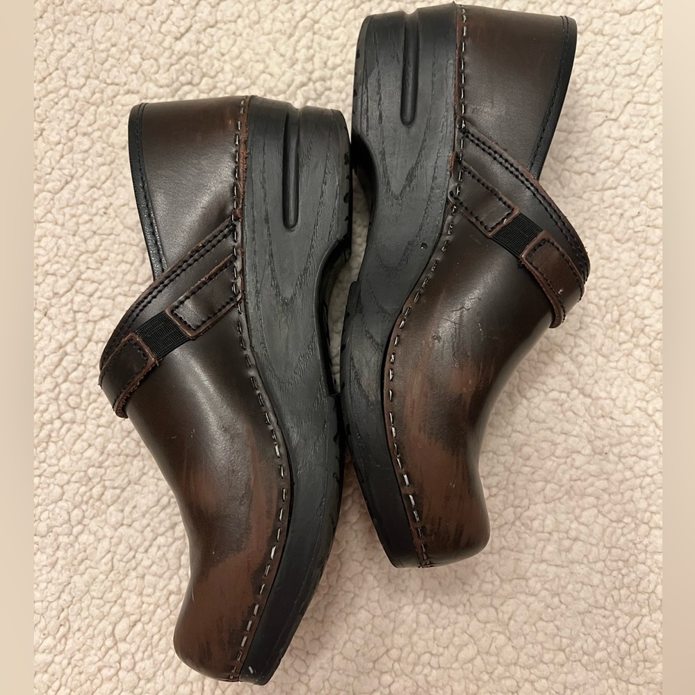 Sanita Cori brown leather clog w strap - Picture 9 of 16